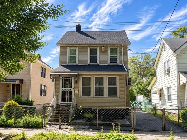 160-30 76th Road , Fresh Meadows, NY 11366