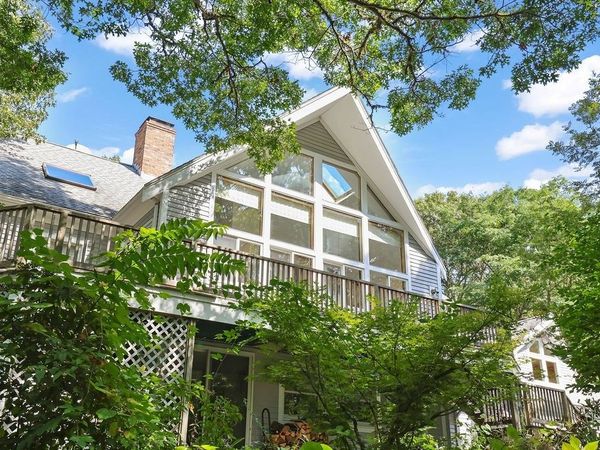 821 W Falmouth Hwy, Falmouth, MA 02540