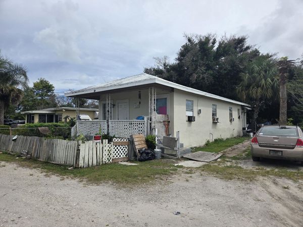 918 N 10TH Street, Fort Pierce, FL 34950