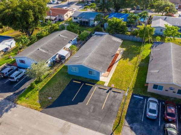 320 SW 10th Terrace, Hallandale Beach, FL 33009