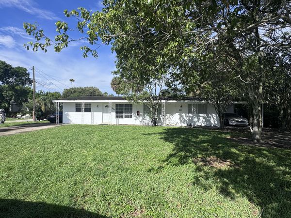 8911 Sunset Drive, Palm Beach Gardens, FL 33410