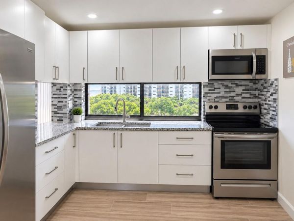 17021 N BAY Road, Unit 816, Sunny Isles Beach, FL 33160