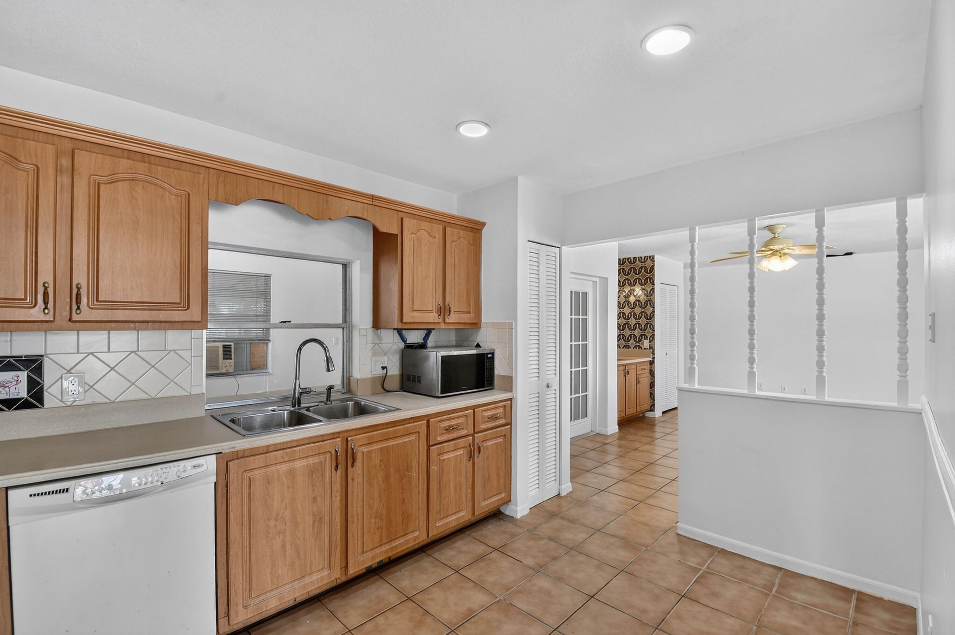 1102 Westchester Drive E, West Palm Beach, FL 33417 Photo