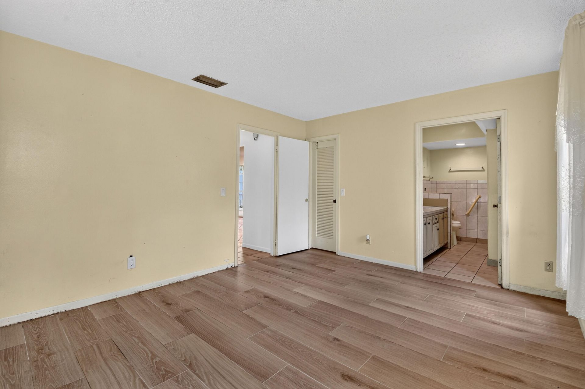 1102 Westchester Drive E, West Palm Beach, FL 33417 Photo