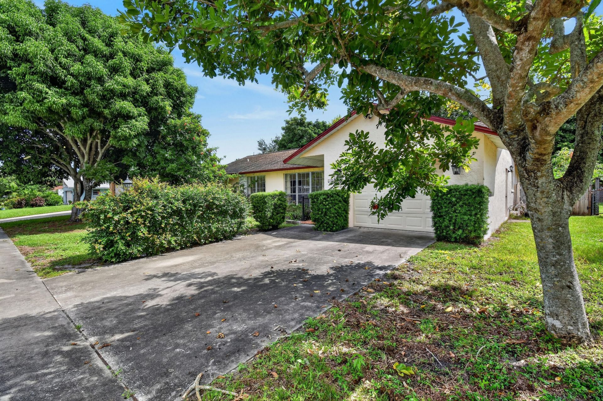 1102 Westchester Drive E, West Palm Beach, FL 33417 Photo