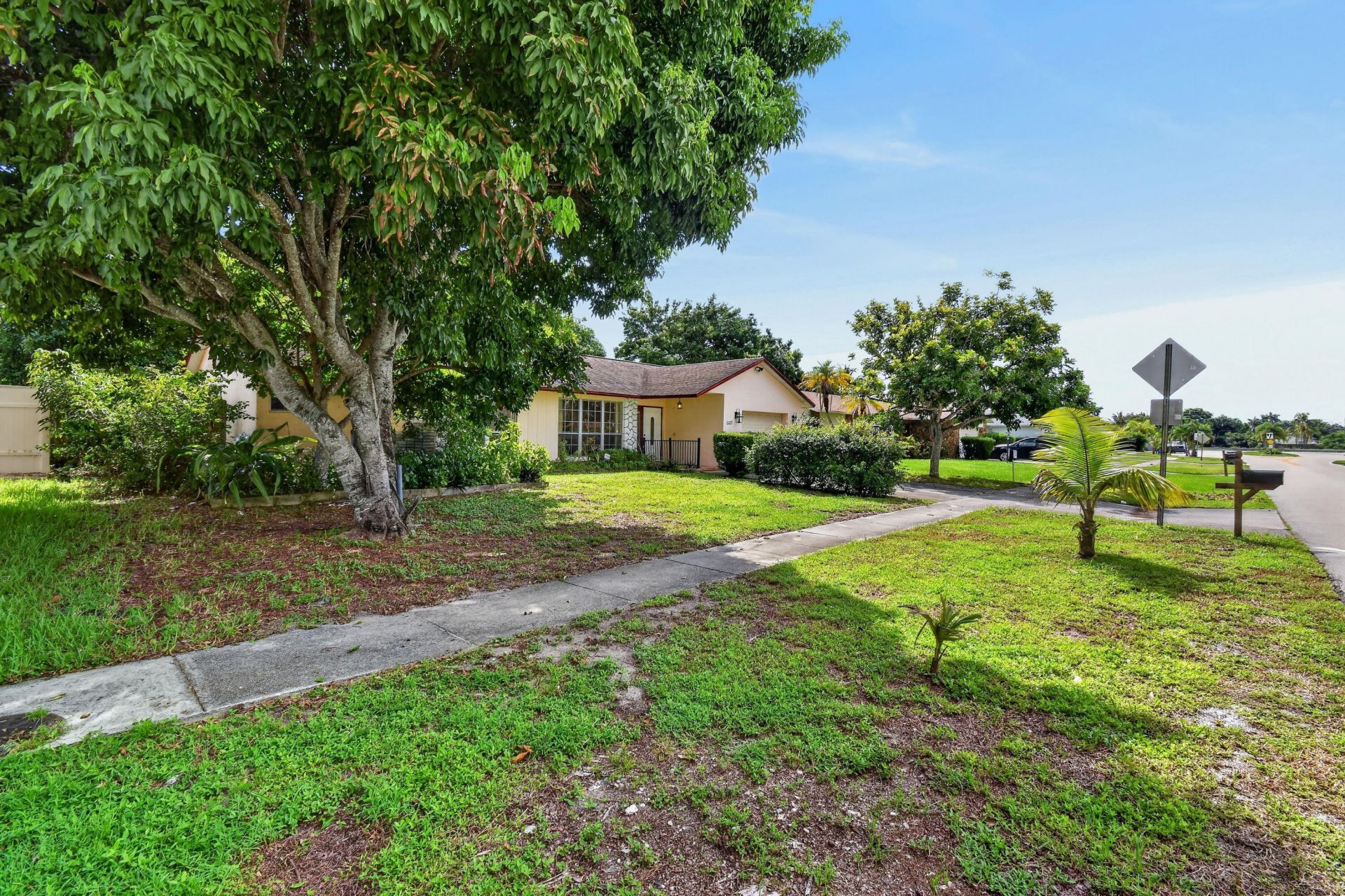 1102 Westchester Drive E, West Palm Beach, FL 33417 Photo