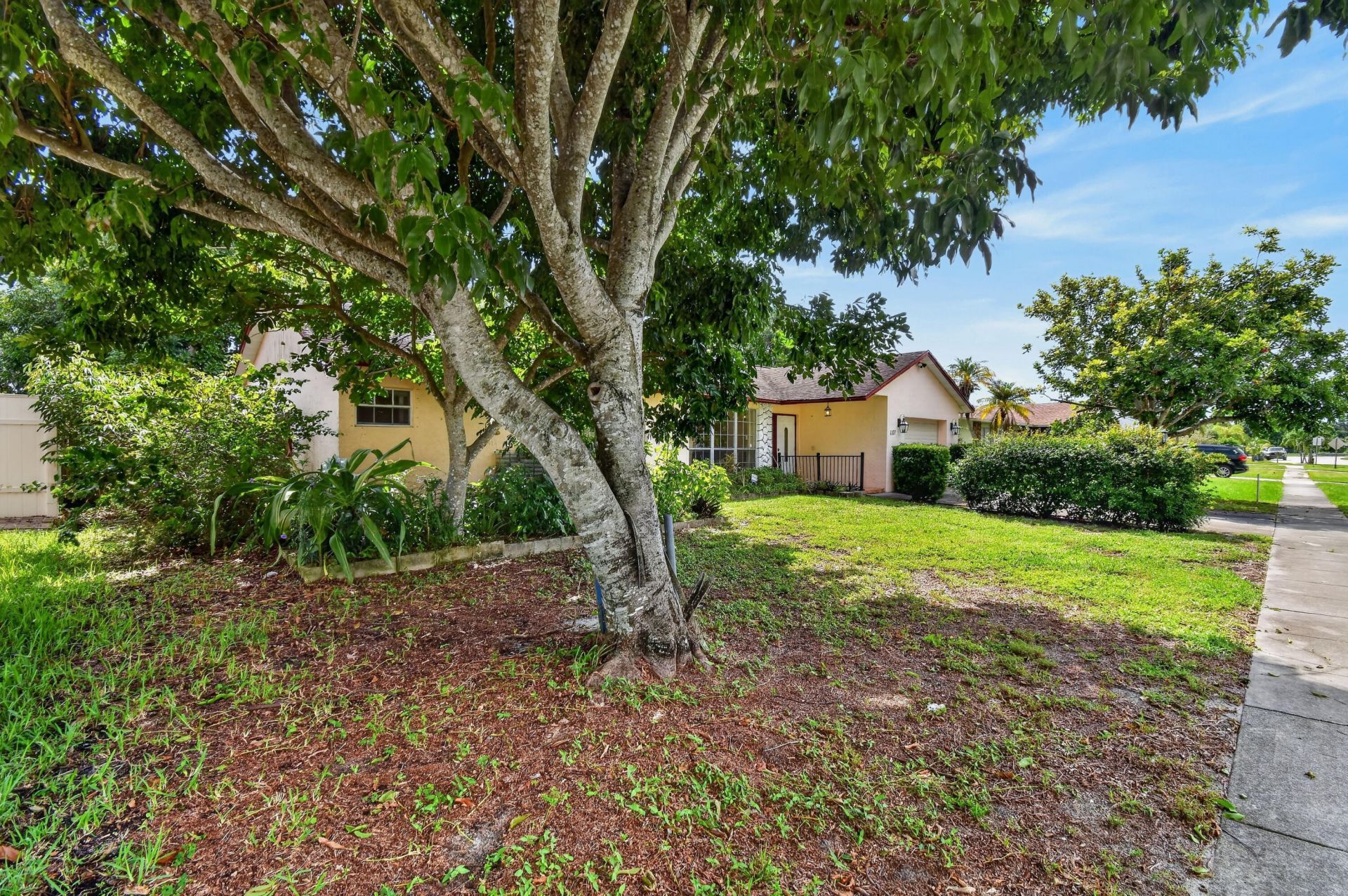 1102 Westchester Drive E, West Palm Beach, FL 33417 Photo