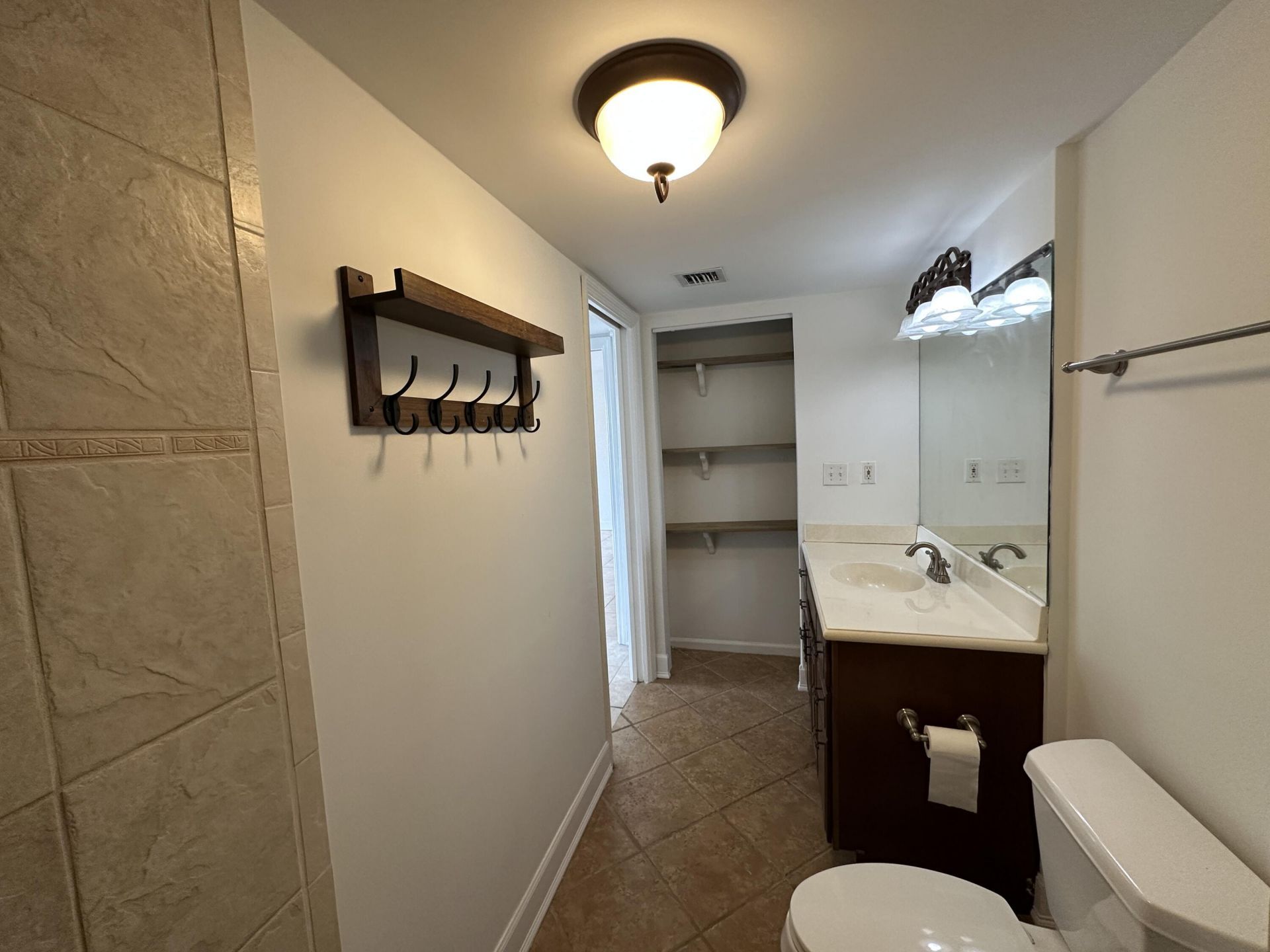 309 Lake Circle, Unit 202, North Palm Beach, FL 33408 Photo