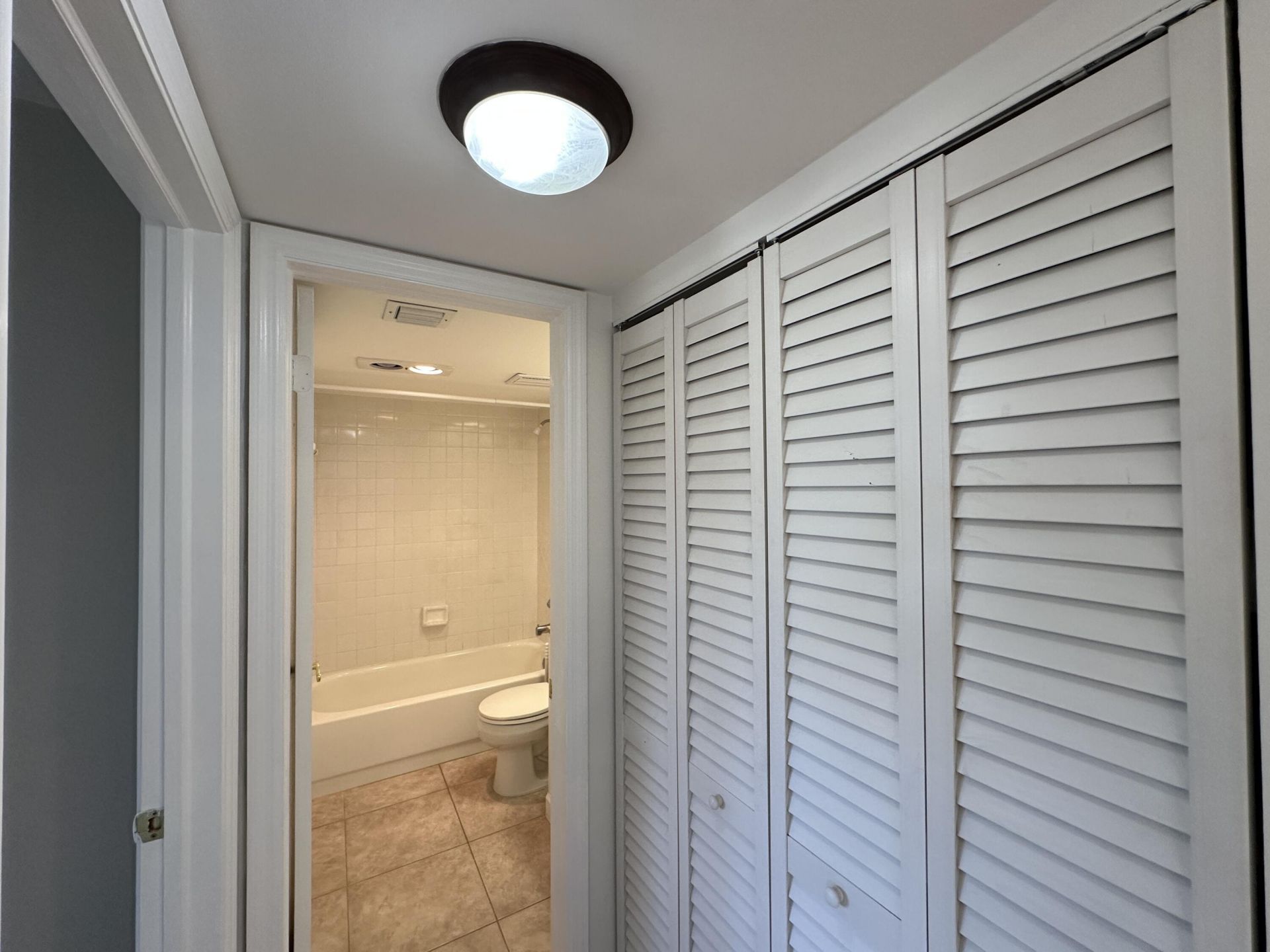 309 Lake Circle, Unit 202, North Palm Beach, FL 33408 Photo