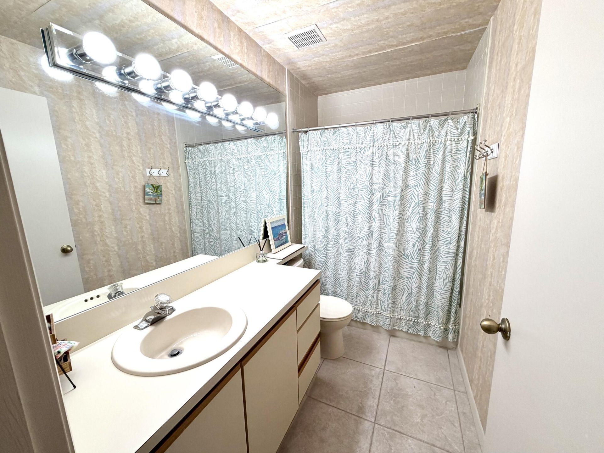 104 Half Moon Circle, Unit #A3, Hypoluxo, FL 33462 Photo