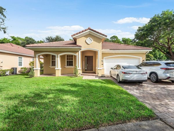 6855 Osage Circle, Greenacres, FL 33413