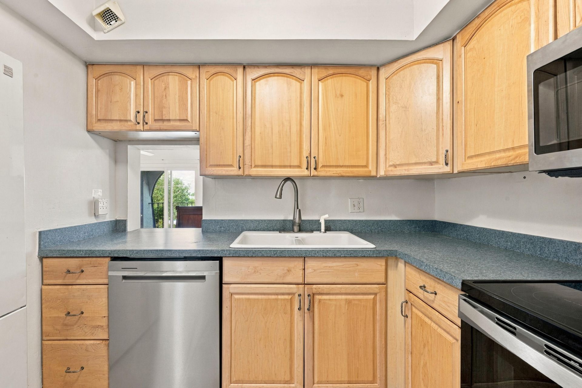 3909 N Ocean Boulevard, Unit 410, Fort Lauderdale, FL 33308 Photo