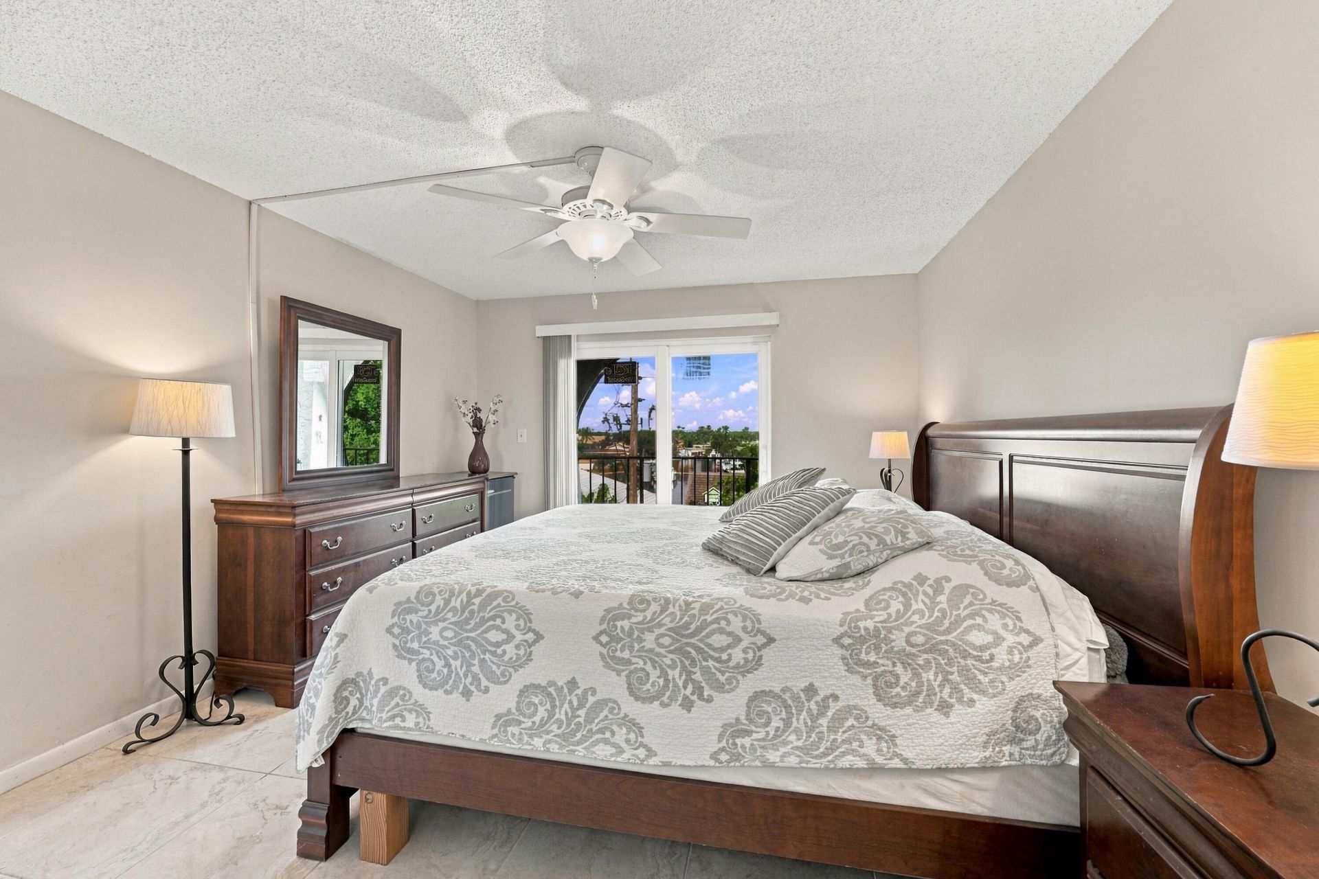 3909 N Ocean Boulevard, Unit 410, Fort Lauderdale, FL 33308 Photo