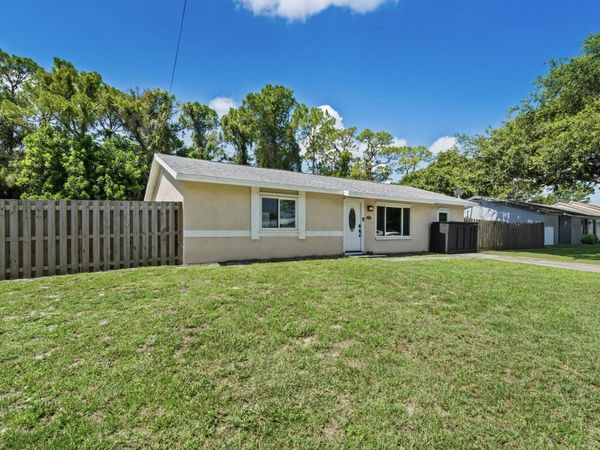 745 21ST Street SW, Vero Beach, FL 32962