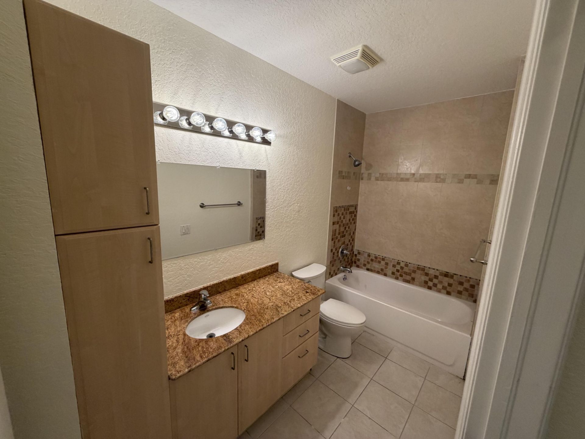 1640 Presidential Way, Unit 307, West Palm Beach, FL 33401 Photo