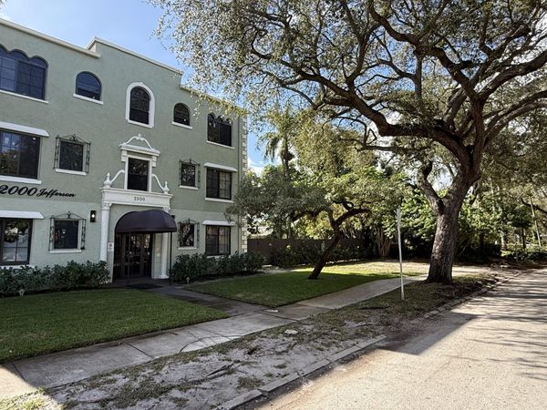 2000 Jefferson Street, Unit 17, Hollywood, FL 33020