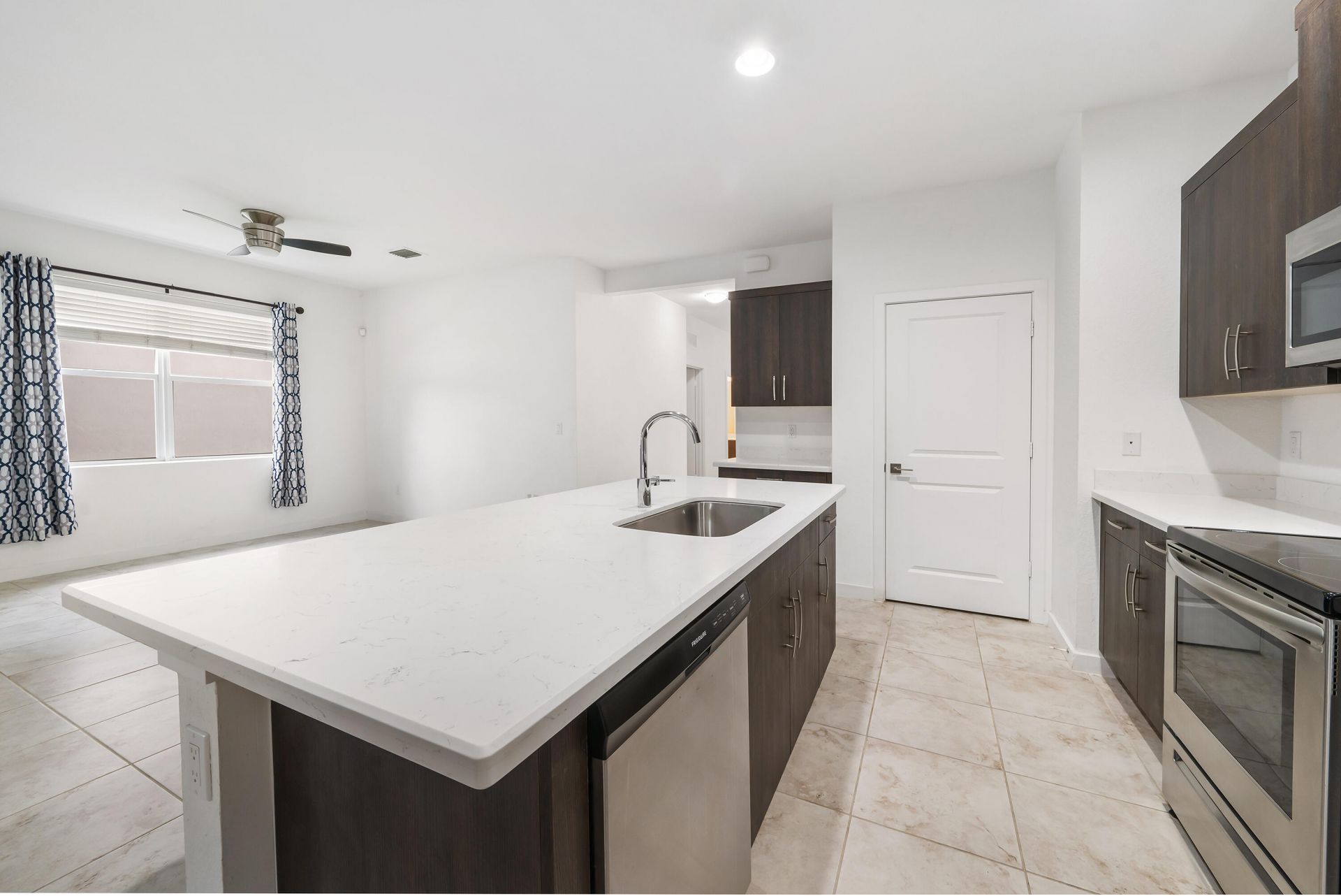 6089 Wildfire Way, West Palm Beach, FL 33415 Photo