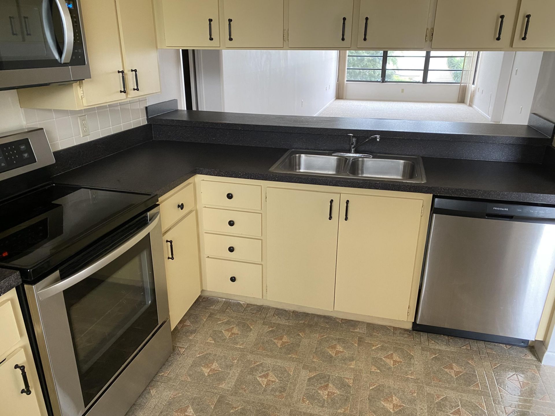 3500 Whitehall Drive, Unit 302, West Palm Beach, FL 33401 Photo