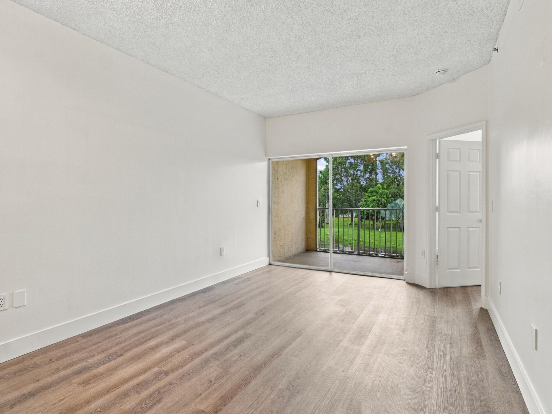 2020 Greenview Shores Boulevard, Unit 109, Wellington, FL 33414 Photo