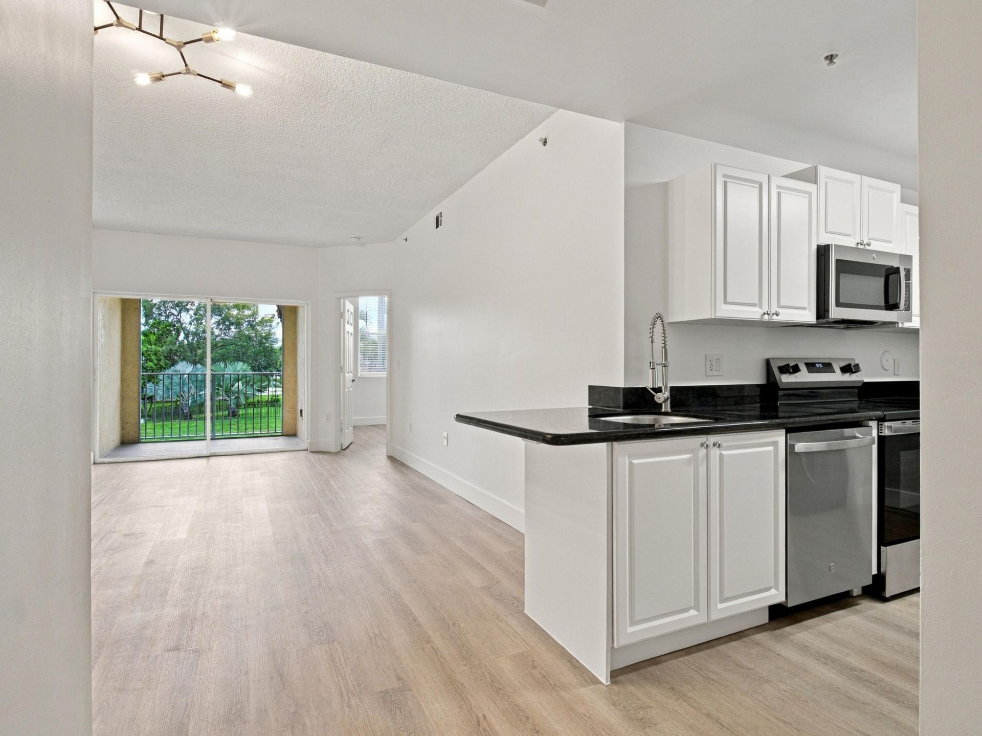 2020 Greenview Shores Boulevard, Unit 109, Wellington, FL 33414 Photo