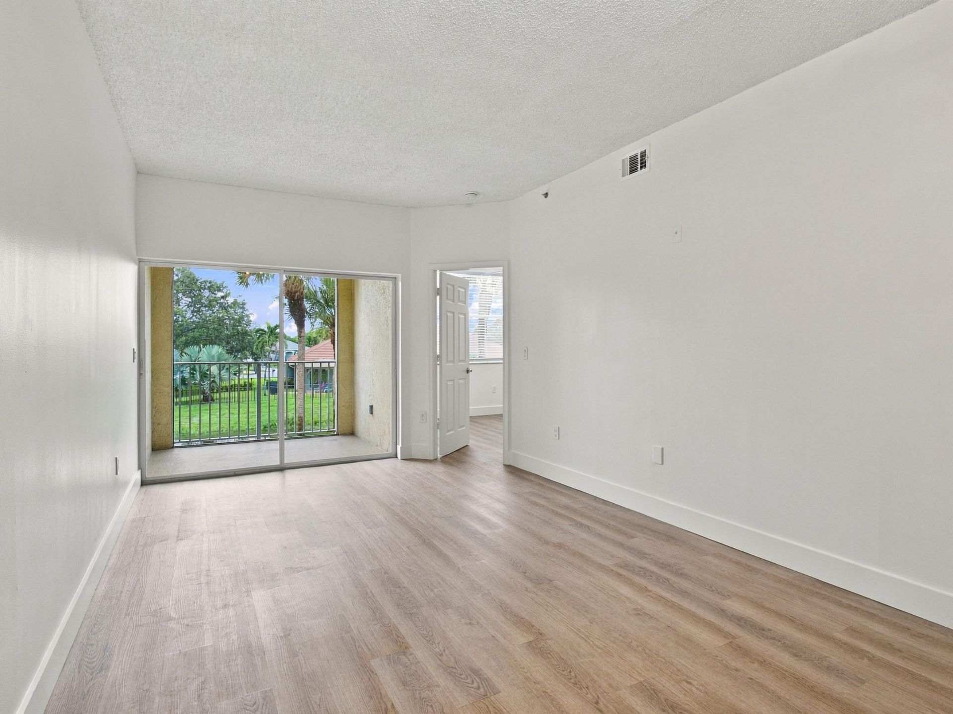 2020 Greenview Shores Boulevard, Unit 109, Wellington, FL 33414 Photo