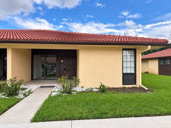 5933 FOREST HILL Boulevard, Unit 8, West Palm Beach, FL 33415