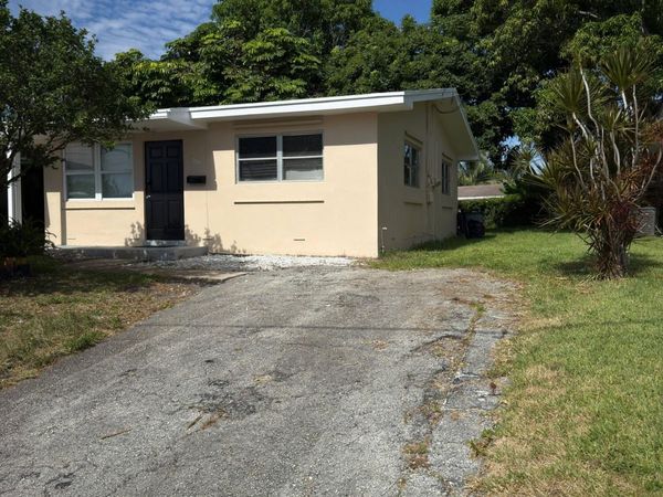 307 Northlake Drive, North Palm Beach, FL 33408