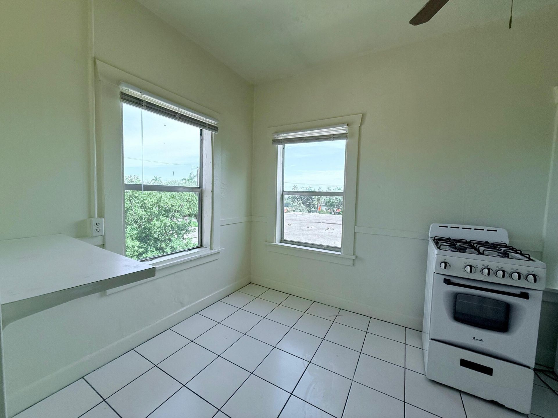 2010 Broward Avenue, Unit 12, West Palm Beach, FL 33407 Photo