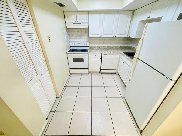 3096 Collin Drive, Unit B, West Palm Beach, FL 33406