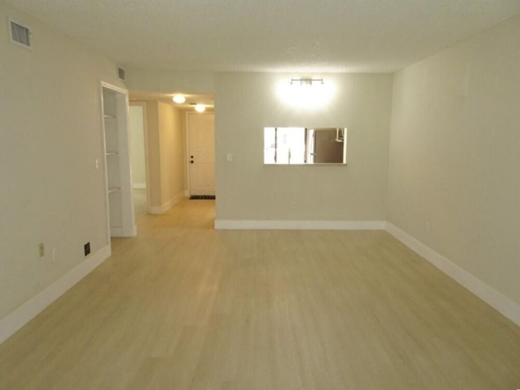 350 Club Circle, Unit 105, Boca Raton, FL 33487 Photo
