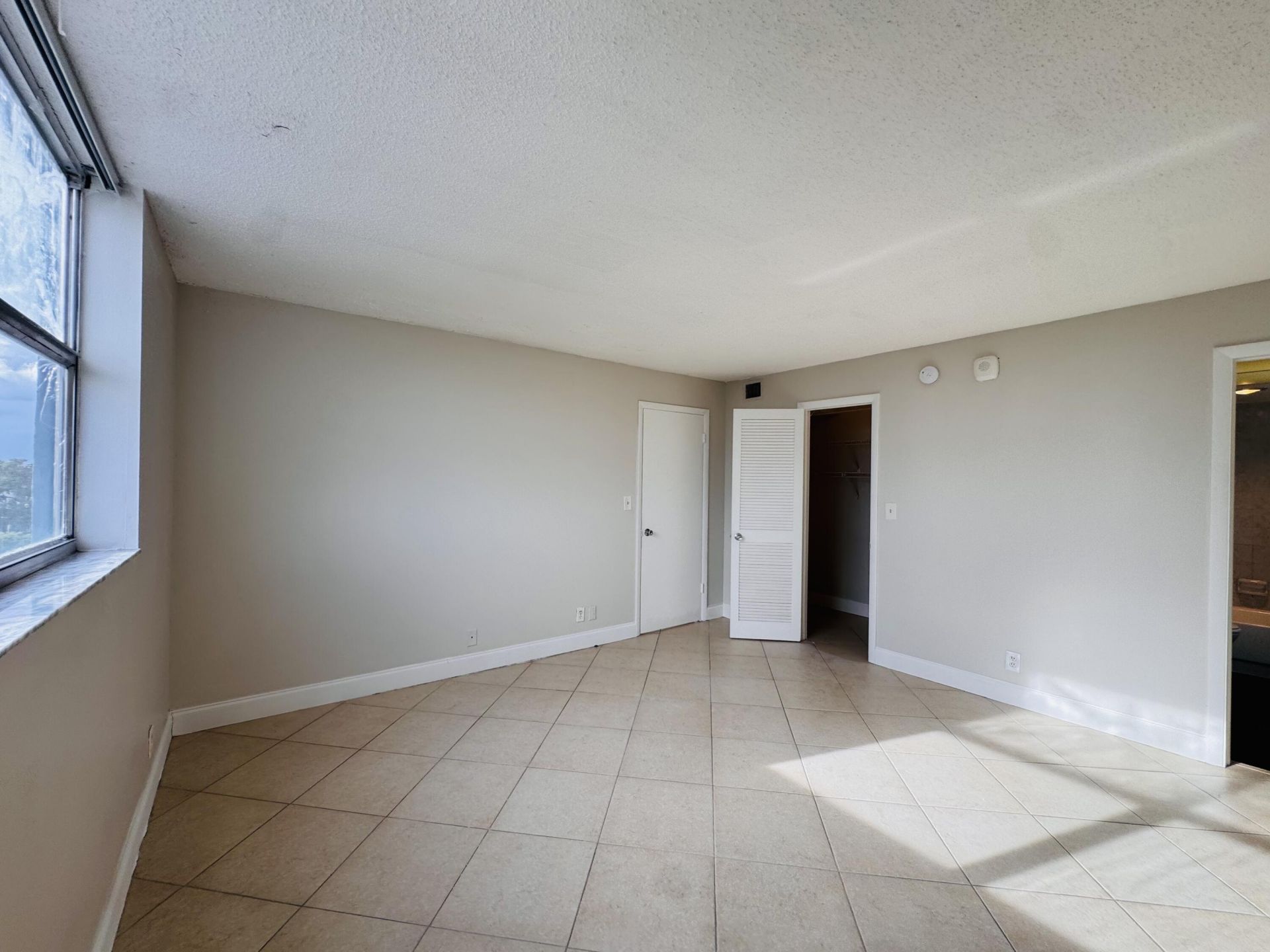 500 Executive Center Drive, Unit 4A, West Palm Beach, FL 33401 Photo