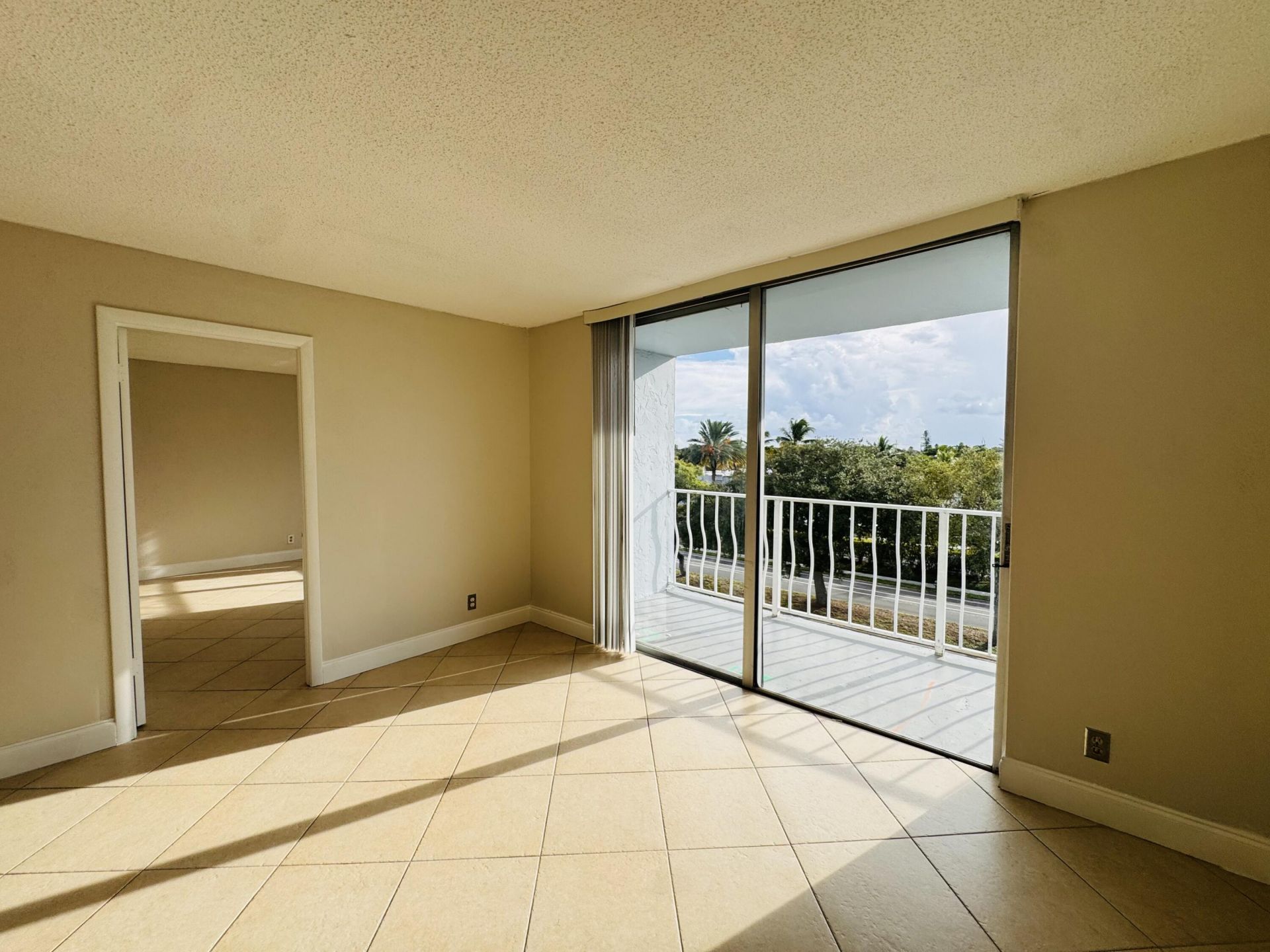 500 Executive Center Drive, Unit 4A, West Palm Beach, FL 33401 Photo