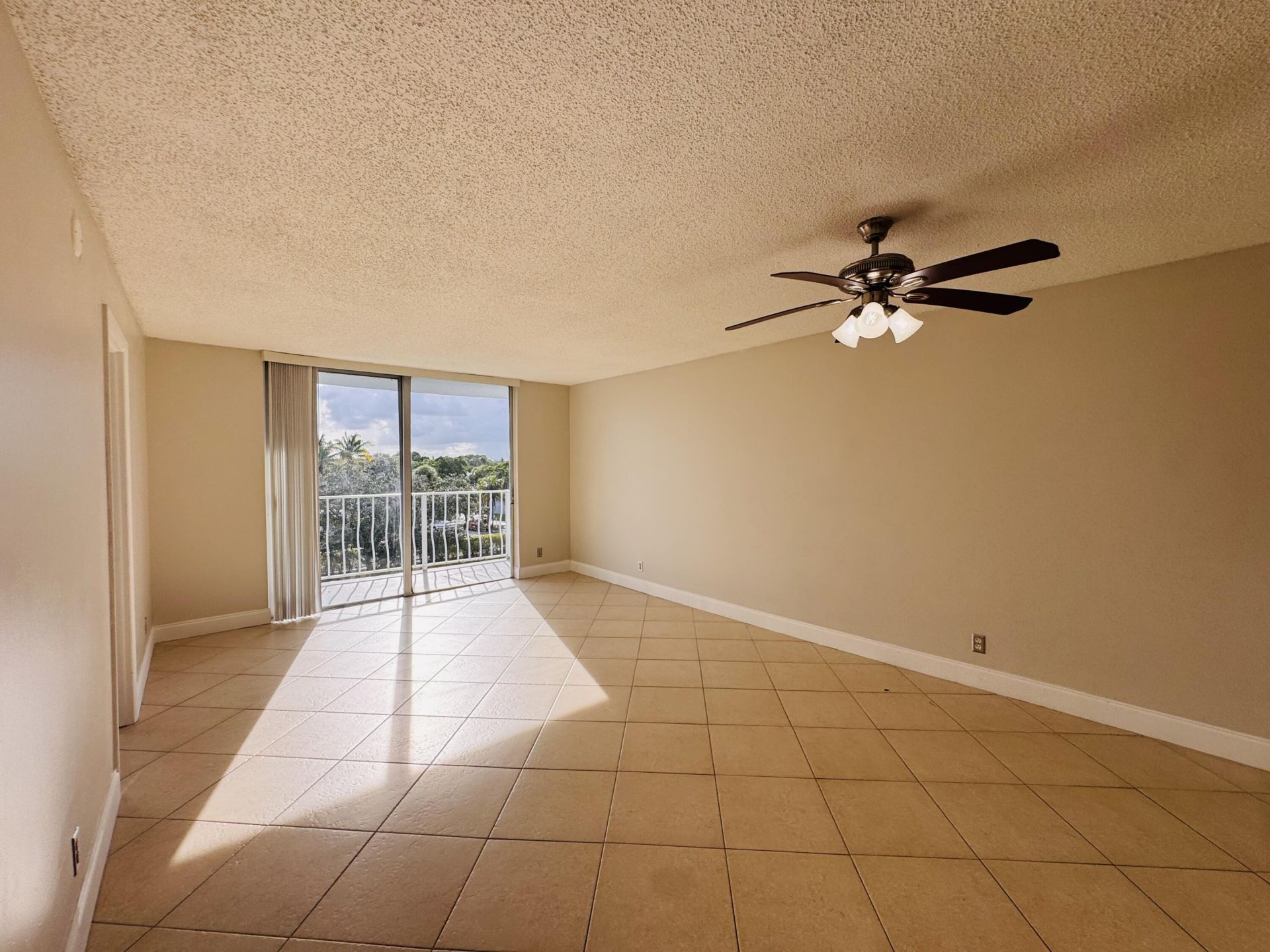 500 Executive Center Drive, Unit 4A, West Palm Beach, FL 33401 Photo