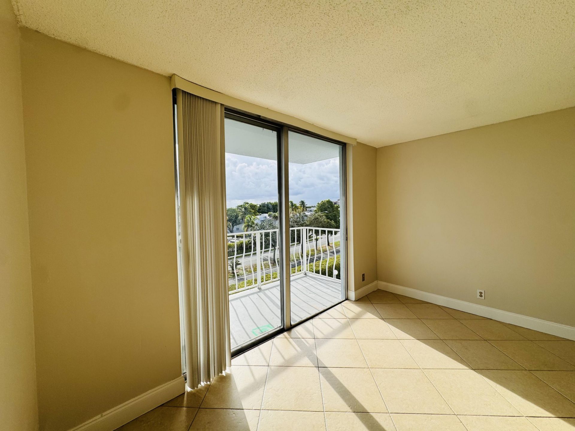 500 Executive Center Drive, Unit 4A, West Palm Beach, FL 33401 Photo