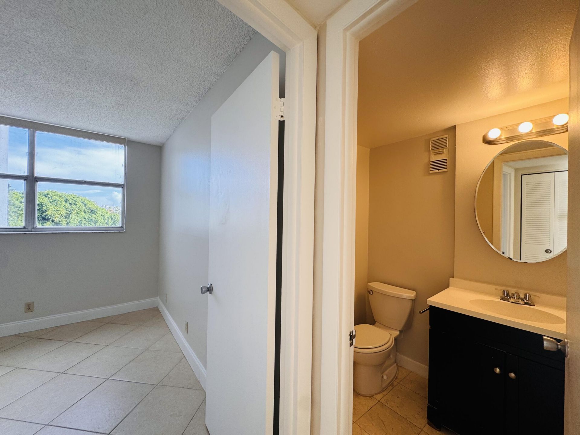 500 Executive Center Drive, Unit 4A, West Palm Beach, FL 33401 Photo