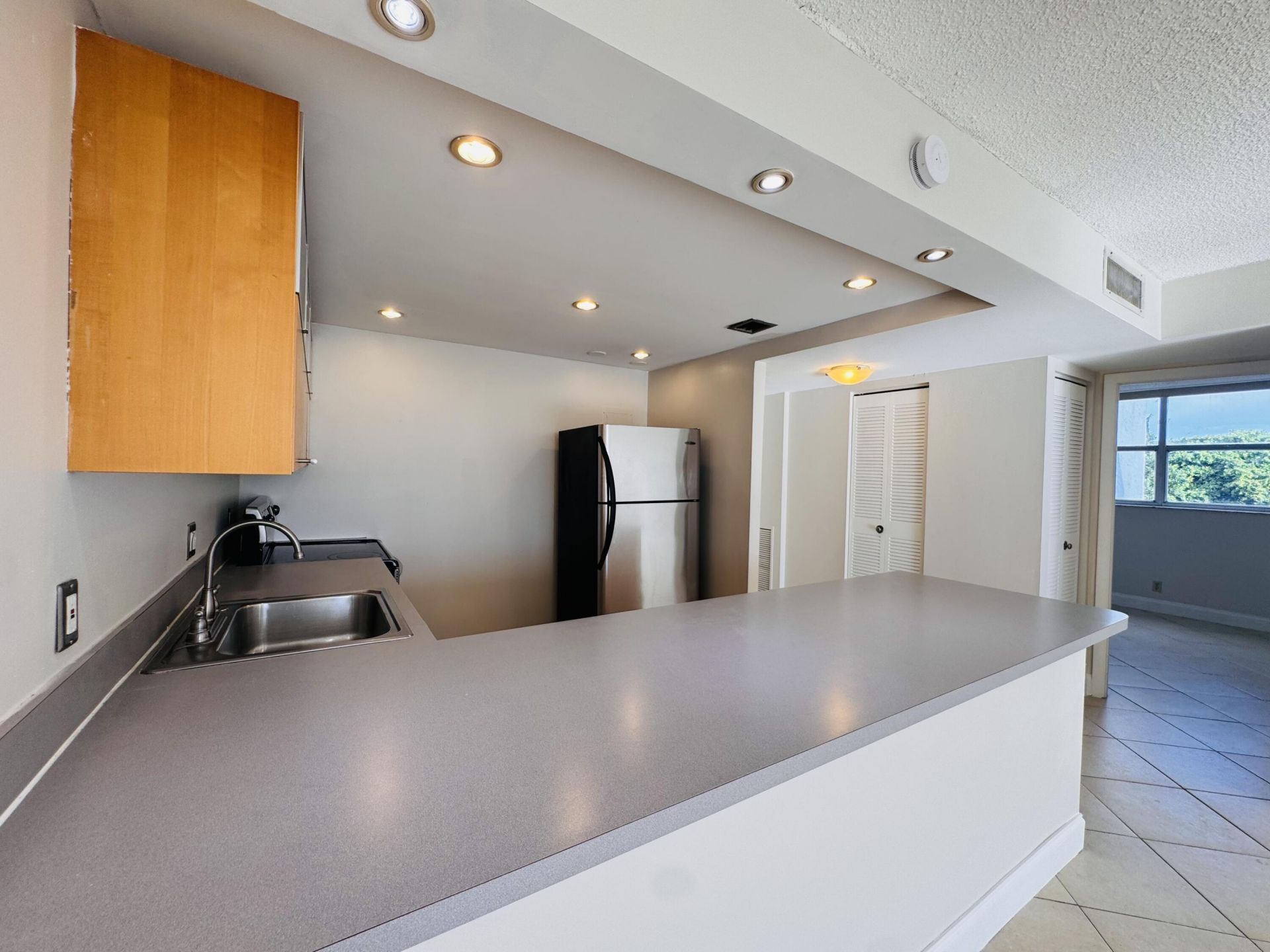500 Executive Center Drive, Unit 4A, West Palm Beach, FL 33401 Photo