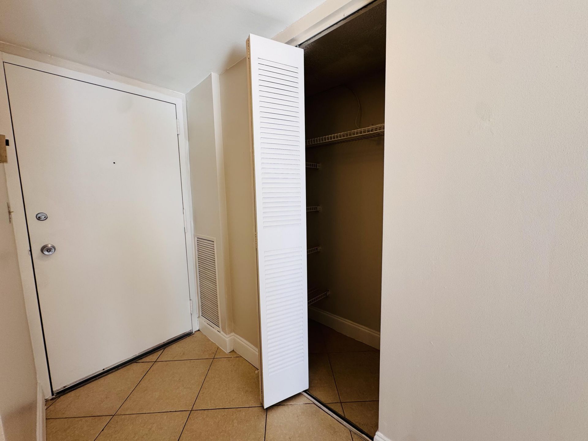 500 Executive Center Drive, Unit 4A, West Palm Beach, FL 33401 Photo