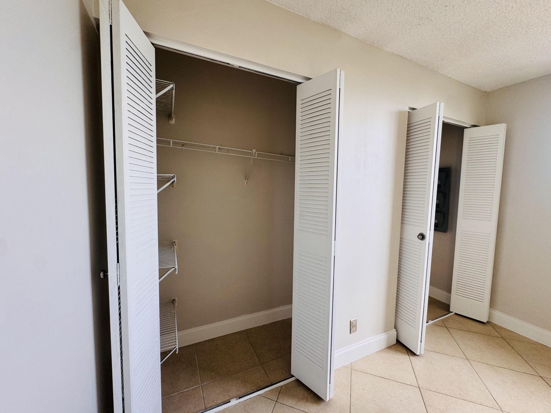 500 Executive Center Drive, Unit 4A, West Palm Beach, FL 33401 Photo