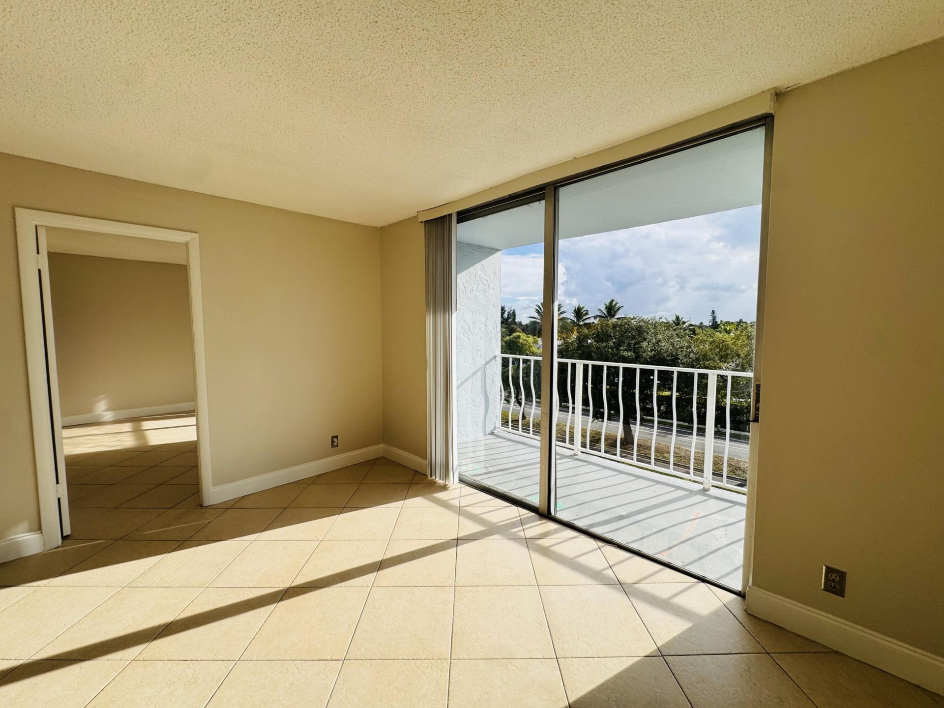 500 Executive Center Drive, Unit 4A, West Palm Beach, FL 33401 Photo