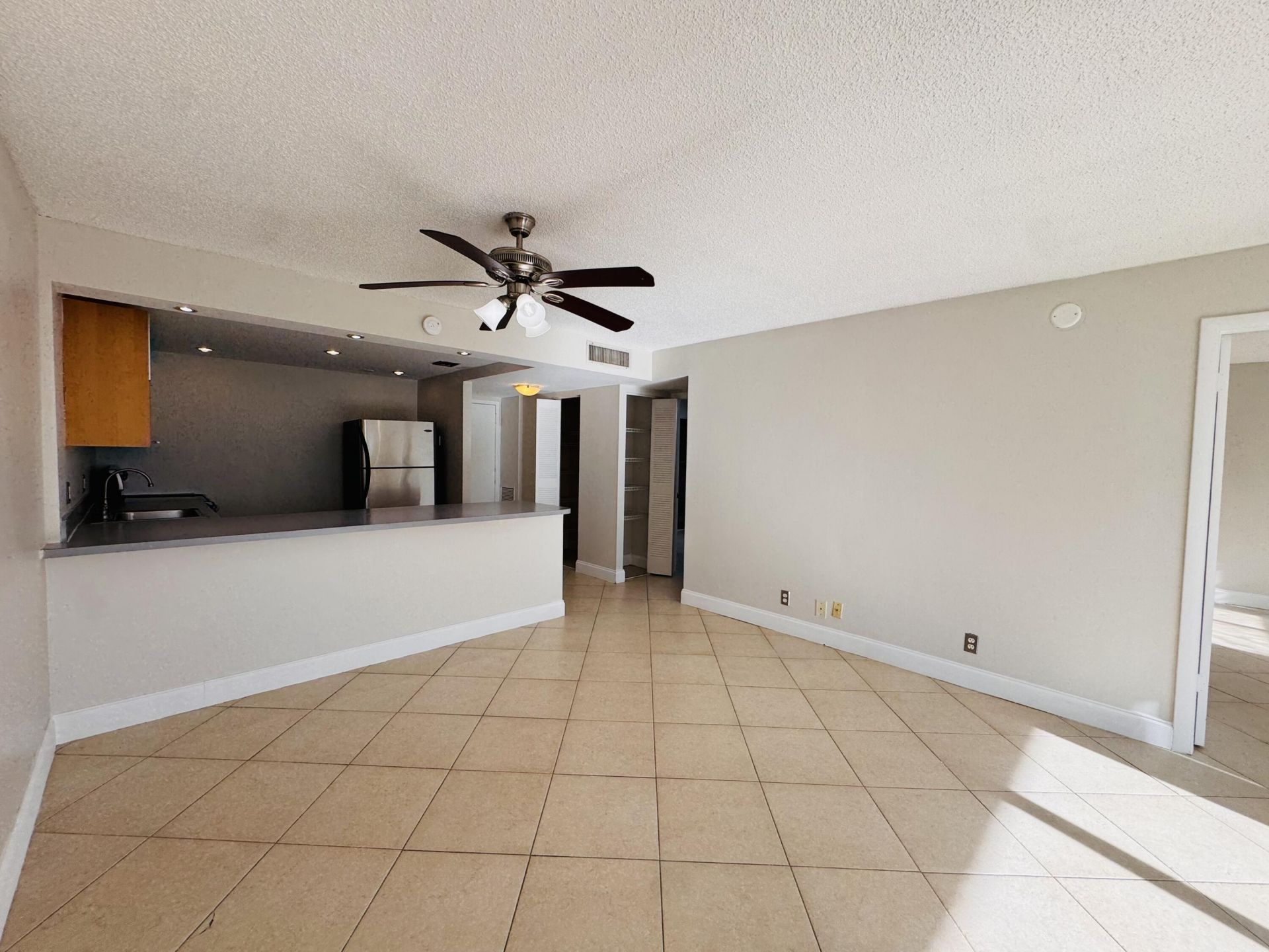 500 Executive Center Drive, Unit 4A, West Palm Beach, FL 33401 Photo
