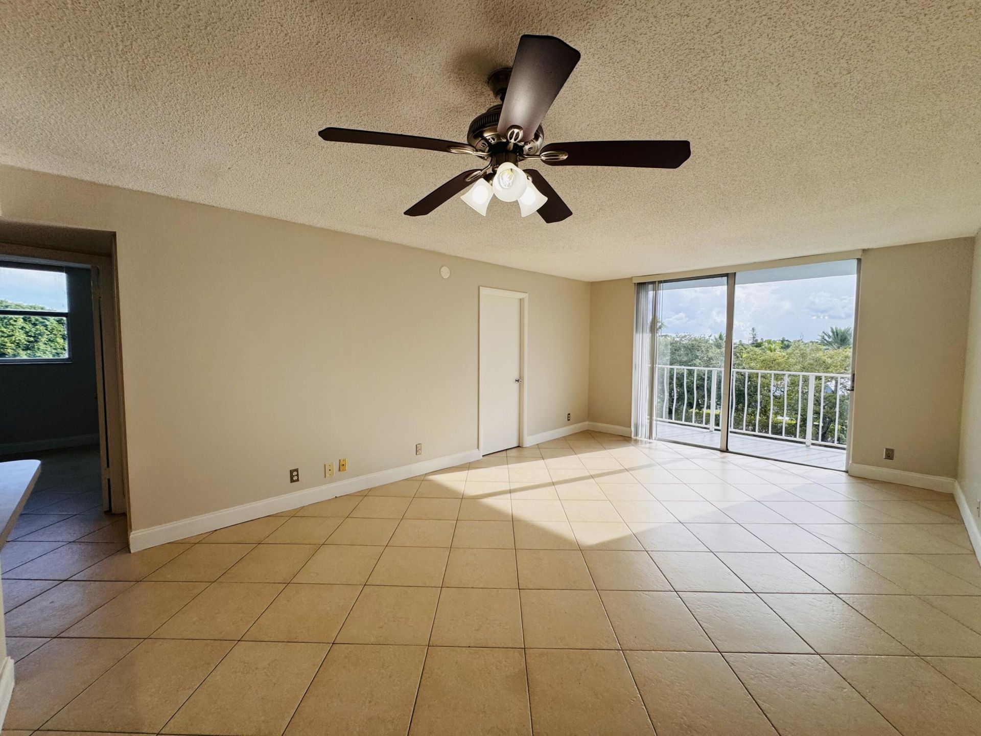 500 Executive Center Drive, Unit 4A, West Palm Beach, FL 33401 Photo