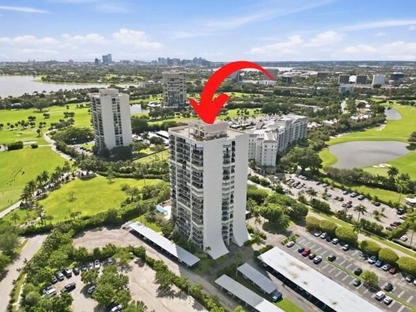 2400 Presidential Way, Unit 301, West Palm Beach, FL 33401