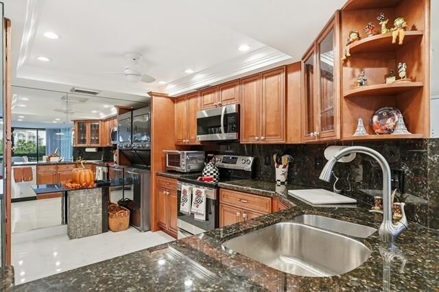 2400 Presidential Way, Unit 301, West Palm Beach, FL 33401 Photo