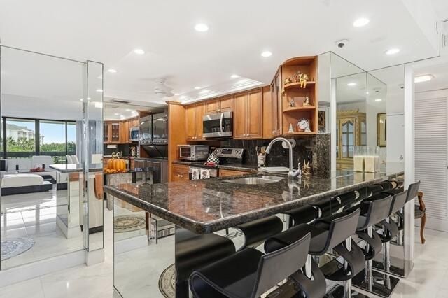 2400 Presidential Way, Unit 301, West Palm Beach, FL 33401 Photo