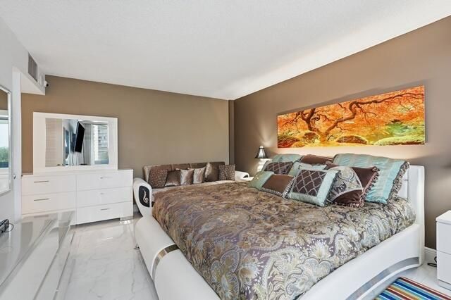 2400 Presidential Way, Unit 301, West Palm Beach, FL 33401 Photo