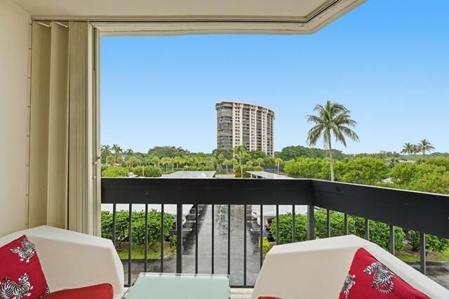 2400 Presidential Way, Unit 301, West Palm Beach, FL 33401 Photo