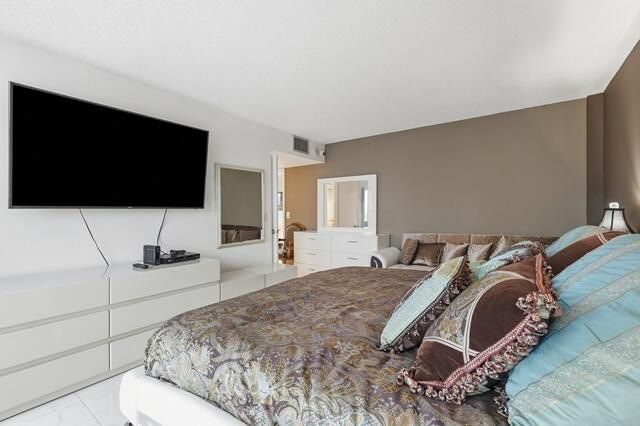 2400 Presidential Way, Unit 301, West Palm Beach, FL 33401 Photo