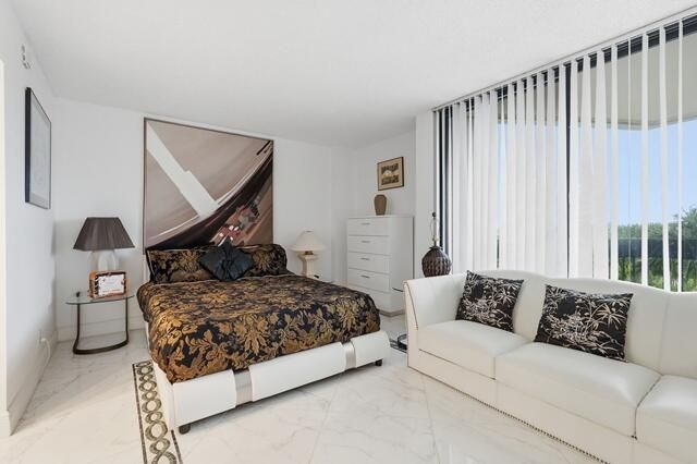 2400 Presidential Way, Unit 301, West Palm Beach, FL 33401 Photo