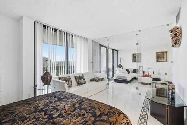 2400 Presidential Way, Unit 301, West Palm Beach, FL 33401 Photo