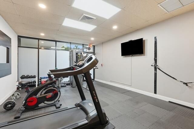2400 Presidential Way, Unit 301, West Palm Beach, FL 33401 Photo
